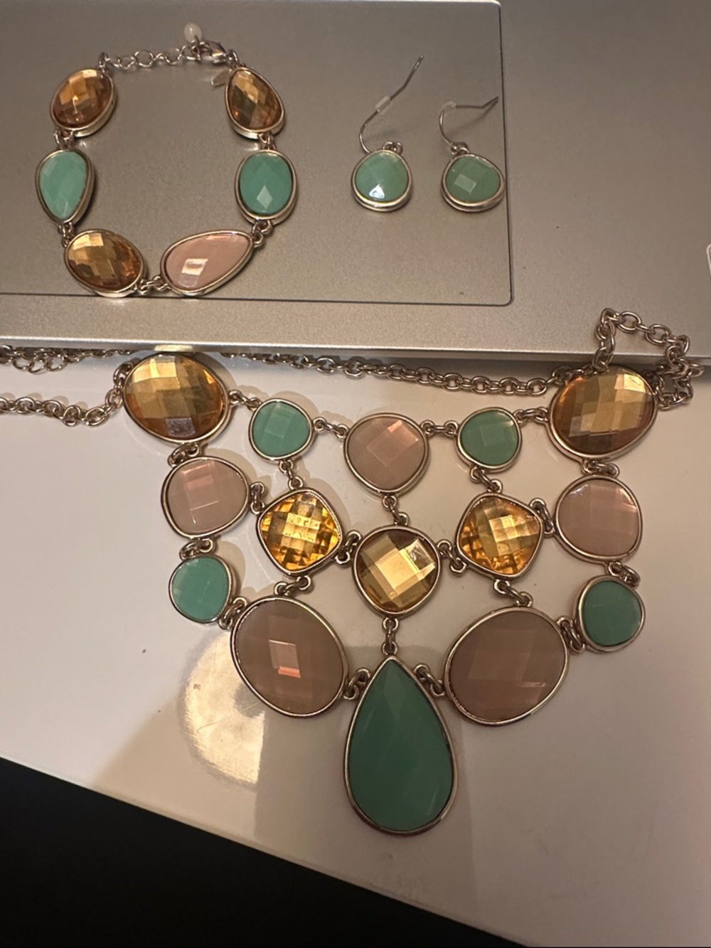 NWT Elegant Mint, Pink & Gold Statement Necklace, Bracelet & Earring Set.